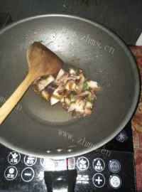 美味的角瓜腌肉打卤面做法图解3)