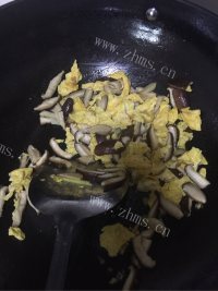 色泽鲜亮的香菇炒鸡蛋做法图解4)