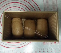 风味独特的苋菜汁炼乳腰果吐司做法图解13)