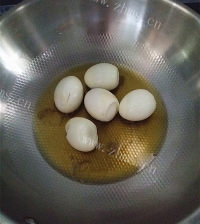 美味的虎皮蛋肉片炒花菜做法图解6)