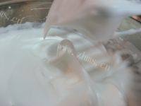 好吃的抹茶草莓奶油蛋糕卷做法图解7)