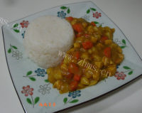 美味的咖喱鸡肉饭