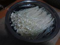 健康美食凉拌金针菇做法图解6)