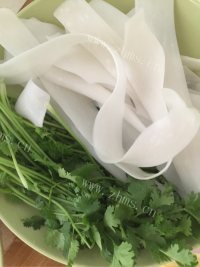自制骨汤麻辣烫做法图解4)
