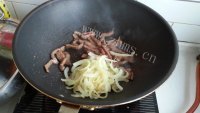 美味的黑椒洋葱炒牛柳做法图解6)