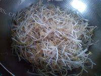 色味俱佳的酸辣绿豆芽做法图解5)
