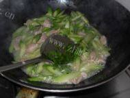 家常菜芦笋炒肉片做法图解7)