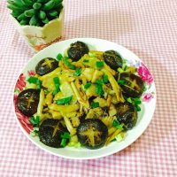 好吃的鲜菇焖鸡做法图解15)