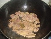 家常菜咸菜炒猪肝做法图解4)