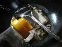 美味的笋干菜烧鳗鱼做法图解7)