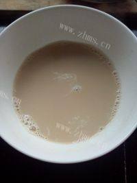 自制生姜红枣奶茶做法图解5)