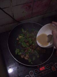口舌生香的青椒炒肉片