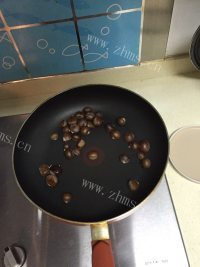 简单的糖炒栗子做法图解3)