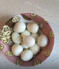 色泽鲜亮的鹌鹑蛋红烧肉做法图解7)