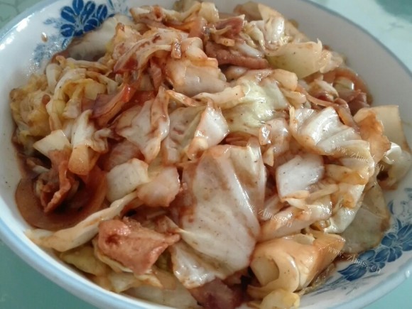 色泽鲜亮的炒包菜