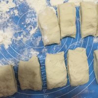 美味的芹菜肉包子做法图解7)
