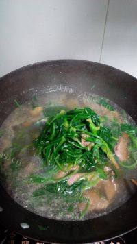 菠菜猪肝汤做法图解5)