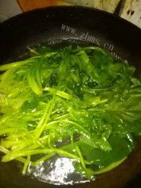 家常菜鸡蛋菠菜做法图解3)