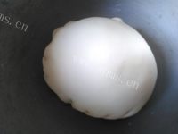 美味的蘑菇奶黄包做法图解3)