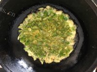 自制青椒鸡蛋饼做法图解9)