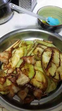 家常菜炒茄子做法图解8)