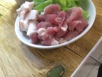 家常菜干煸四季豆做法图解1)