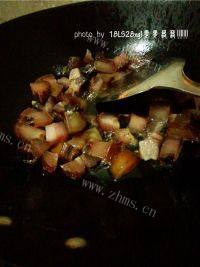 土豆腊肉焖饭做法图解6)