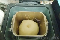 自制香肠面包做法图解5)