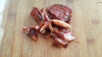 家常菜香肠炒青椒做法图解1)