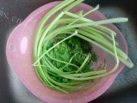 家常菜芹菜炒千张做法图解1)