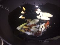五味俱全的土豆炖鸡翅做法图解2)