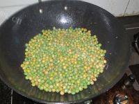 薄脆的香菇炒豌豆做法图解3)