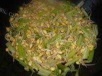家常菜芹菜炒豆芽