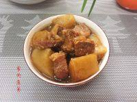 家常菜牛腩炖萝卜