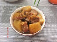 家常菜牛腩炖萝卜