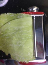 自制菠菜饺子做法图解8)