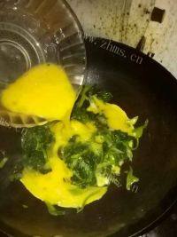 家常菜鸡蛋菠菜做法图解8)