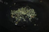 常吃不腻的荷兰豆炒肉做法图解5)