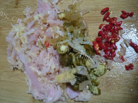 家常菜泡菜炒五花肉做法图解2)