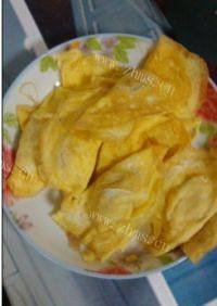 诱人的黄金蛋饺做法图解6)