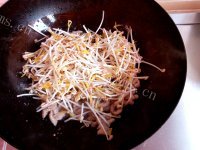 家常菜肉炒豆芽做法图解4)