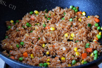 美味的红烧炒饭做法图解5)