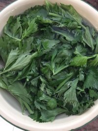 回味无穷的蒸芹菜叶做法图解2)