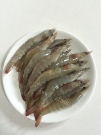 美味的蒜蓉开背虾做法图解2)