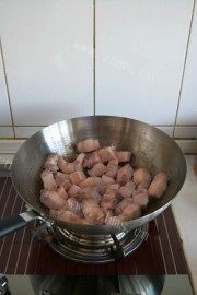 栗子红烧肉做法图解1)