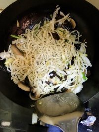 美味的鸡蛋炒面做法图解7)
