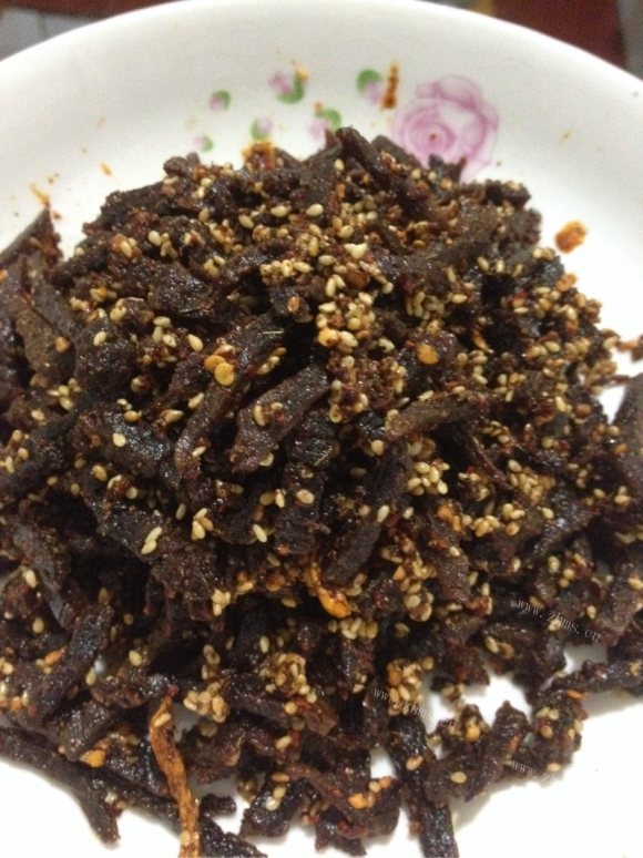 色泽鲜亮的麻辣牛肉干