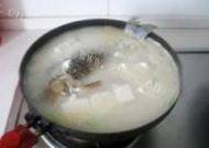 滋补的鲫鱼豆腐汤做法图解7)