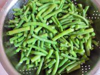 外婆教我做长豆角炒肉做法图解3)