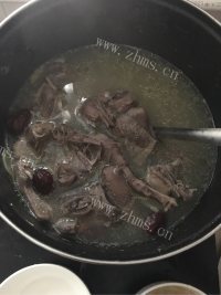 鲜嫩可口的鸽子汤做法图解4)
